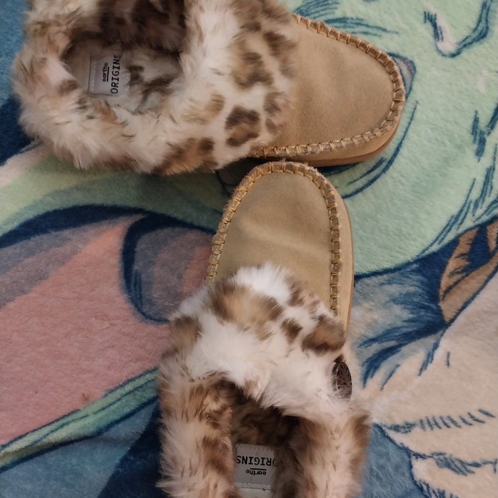 Slippers - Picture 2 of 2